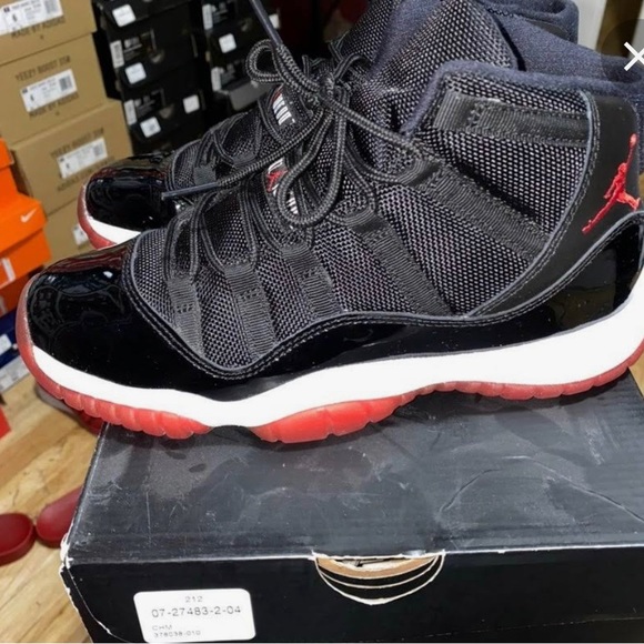Jordan 11 bred size 7 will clean before sending them off replacement box. main image 4